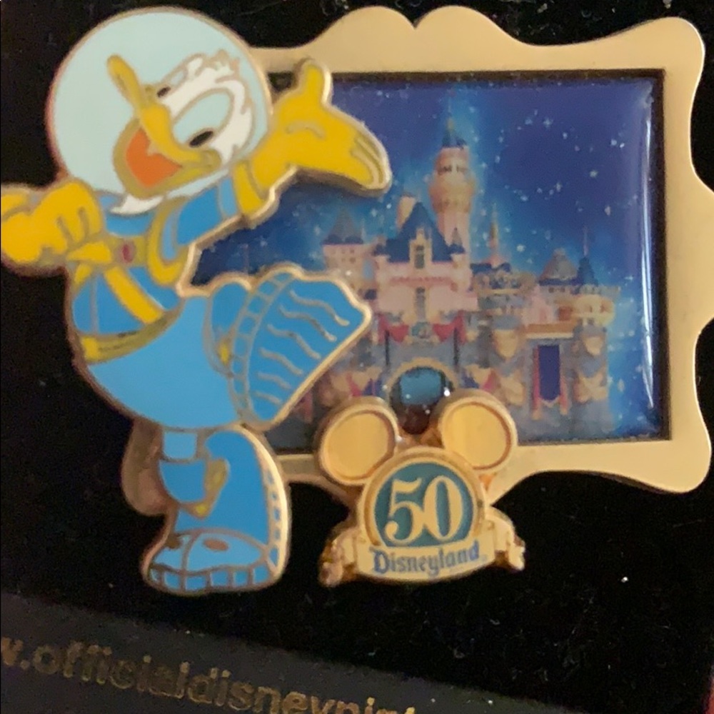 Disney pin 50 year anniversary - Picture 2 of 2